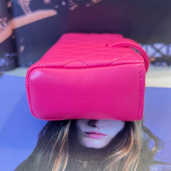 @jordanleacraft Authentic CHANEL Pouch in Hot Pink Quilted Matelasse Lambskin - Picture 2 of 9